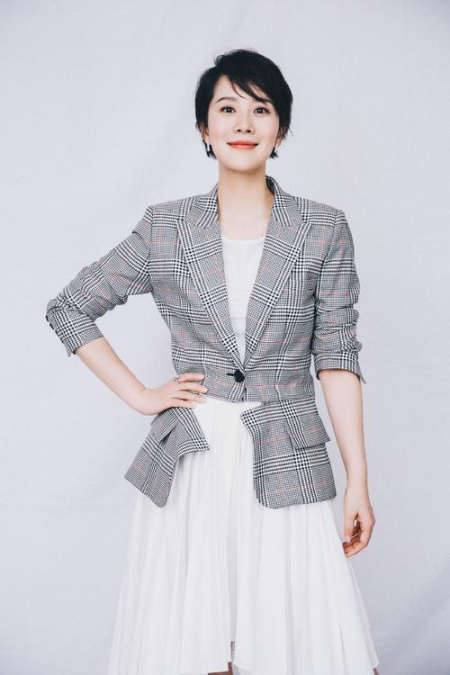 海青照片拍摄技巧与穿搭解析:高清素材下载及手机修图教程 海青照片拍摄技巧与穿搭解析:高清素材下载及手机修图教程