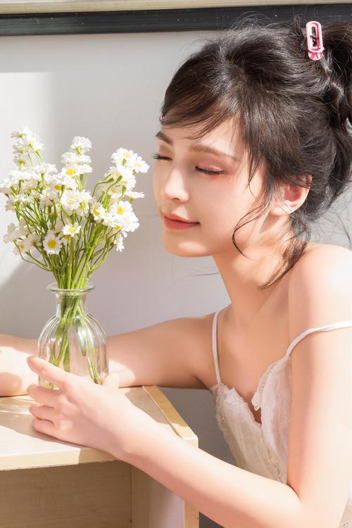 藤本奈央日系写真风格解析:清新少女感拍摄技巧与代表作品推荐 藤本奈央日系写真风格解析:清新少女感拍摄技巧与代表作品推荐