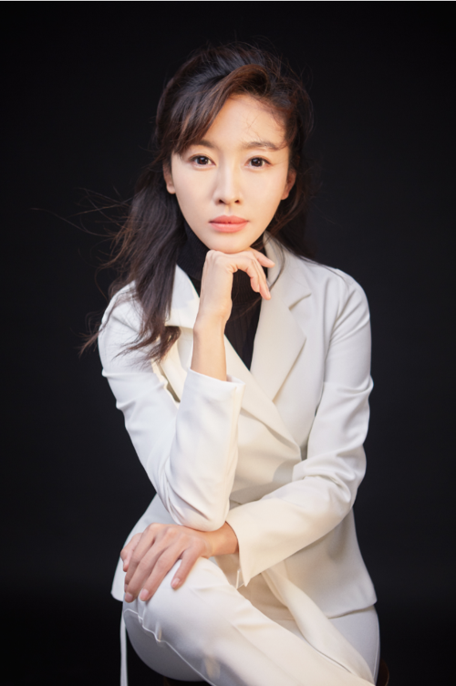 吴雨霏整容真相揭秘:从外貌蜕变看明星形象管理背后的争议与思考 吴雨霏整容真相揭秘:从外貌蜕变看明星形象管理背后的争议与思考