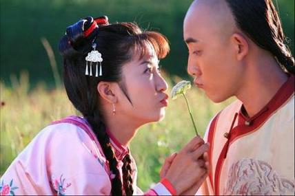 新还珠格格吻戏幕后解析:情感表达与拍摄花絮全揭秘 新还珠格格吻戏幕后解析:情感表达与拍摄花絮全揭秘
