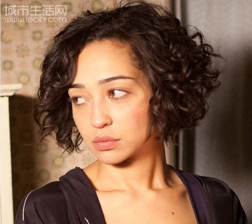 秋霞影院正版平台对比：免费鲁丝片无码84观影需警惕哪些风险？