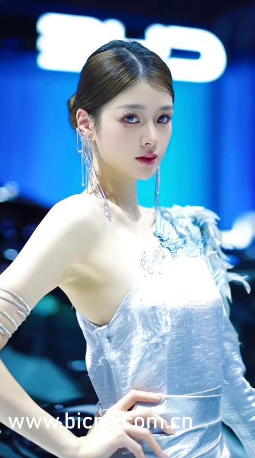 仙踪林19岁女RAPPER爆红背后真相：从素人到百万播放的成长轨迹全解析