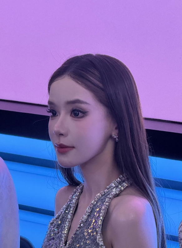 许某蓥考取复旦MBA引热议：网红身份与名校录取如何平衡？