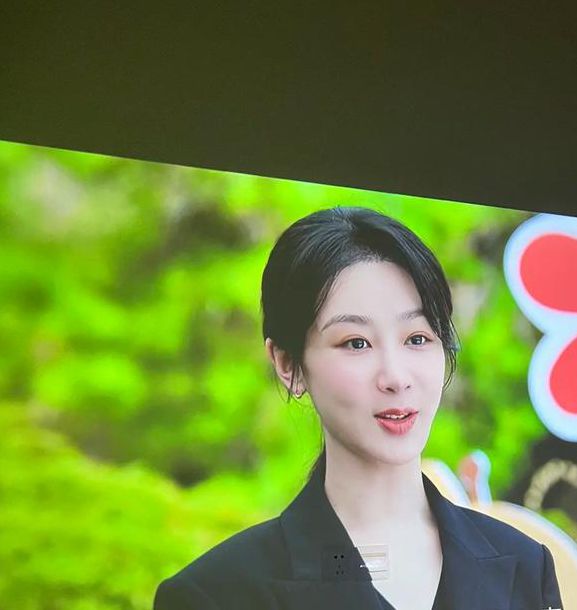 手机追剧VS月亮追剧神器投影仪:谁才是深夜追剧党的最佳拍档? 手机追剧VS月亮追剧神器投影仪:谁才是深夜追剧党的最佳拍档?