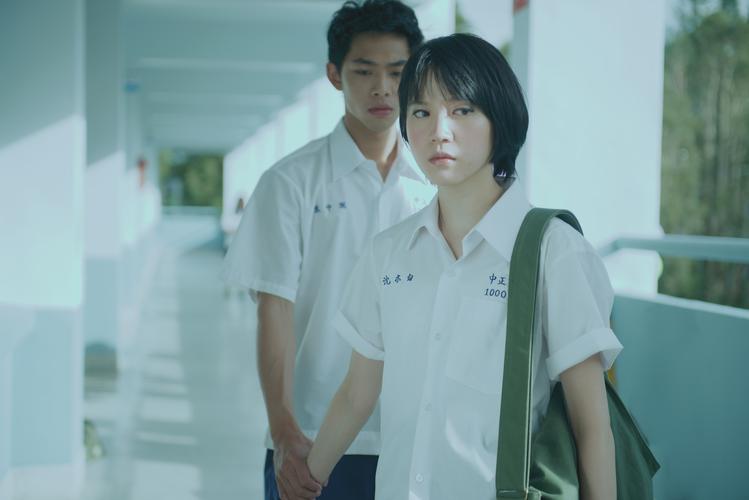 17岁完整版在线观看合法吗？青少年影视教育需注意哪些问题？