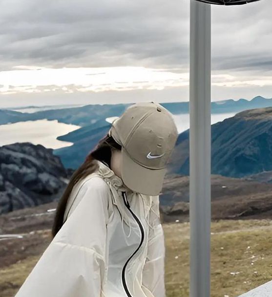 夏季美女街拍10套显瘦穿搭方案：小个子梨形身材必看防晒搭配技巧