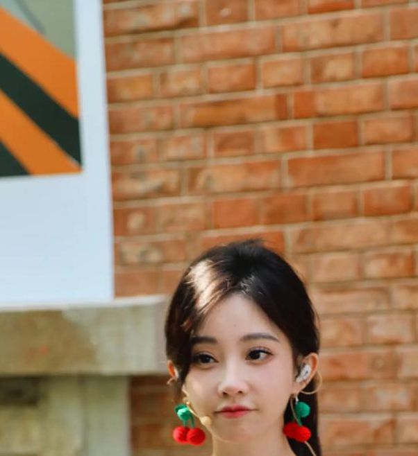 冯提莫高清视频资源深度解析：为何她的内容能持续吸引千万流量？