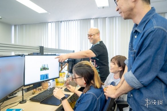 神谷英树的工作室在社交媒体上分享了一组照片,内容是大家一同沉浸在《失落之魂》的精彩体验中。 神谷英树的工作室在社交媒体上分享了一组照片,内容是大家一同沉浸在《失落之魂》的精彩体验中。