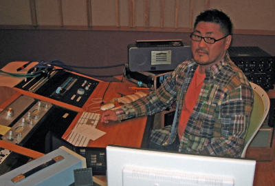 尼尔系列的配乐与其低调的创作者紧密相连