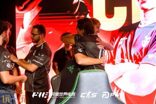 CSGO PWC赛事在上海圆满落幕,本站AX凭借顽强表现在决赛中险胜3DMAX,荣耀夺冠!
CSGO PWC赛事在上海圆满落幕,本站AX凭借顽强表现在决赛中险胜3DMAX,荣耀夺冠!