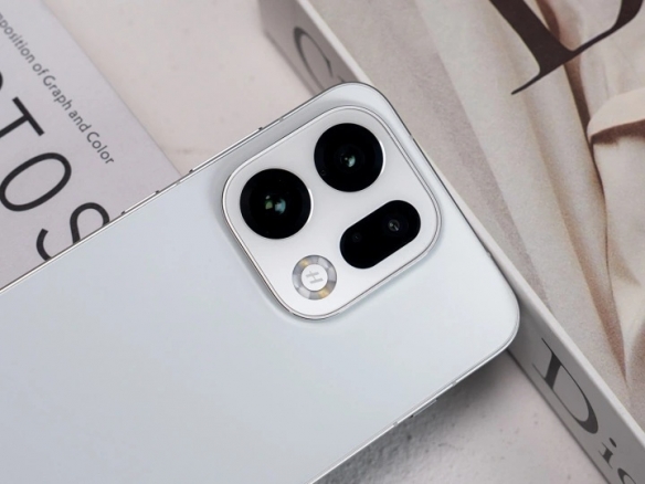 OPPO最新推出的Find X9系列已正式上市，带来显著的影像技术升级，价格从4399元起步！