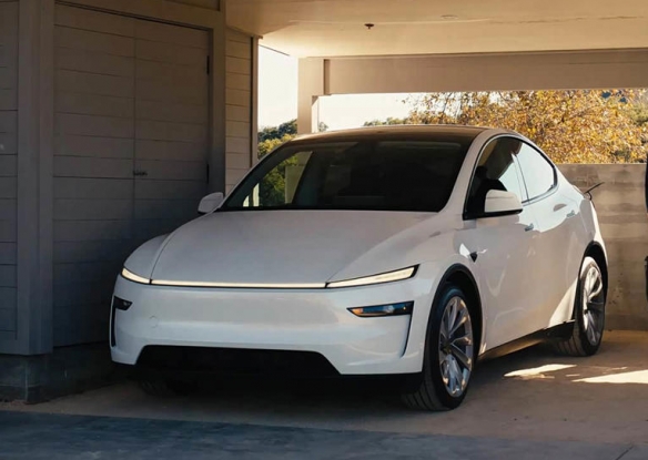 在短时间内市值蒸发了四千亿！特斯拉的营收创下历史新高__股价却出现超过3.8%的下降！