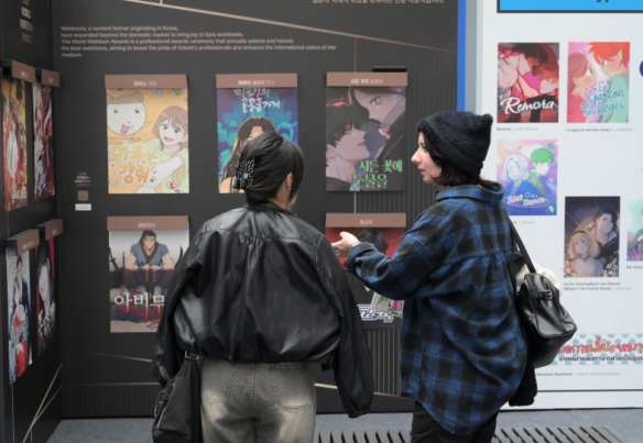 2025年全球互联网漫画盛会在首尔盛大举办，预计吸引了大约21万名观众参与其中。 
