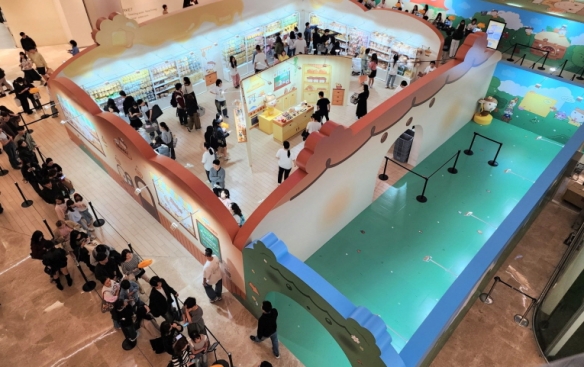 2025年全球互联网漫画盛会在首尔盛大举办，预计吸引了大约21万名观众参与其中。 
