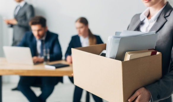 英特尔公司大规模裁员事件：三个月内员工总数减少超2万人  
