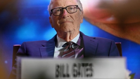 比尔·盖茨在其年度信中描绘了人工智能未来的复杂局面_既强调潜在风险与市场泡沫，又展现出持久的信心
