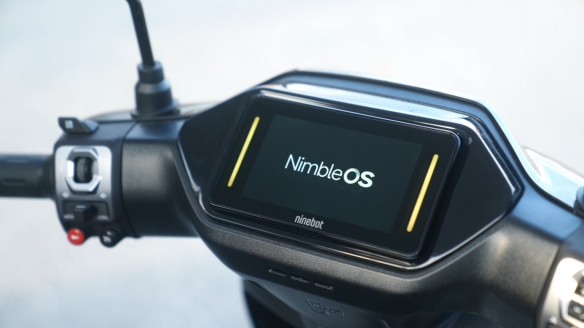 九号自平衡技术完成了2.0版本的迭代升级：通过系统性创新，积极探索未来两轮出行的新可能性