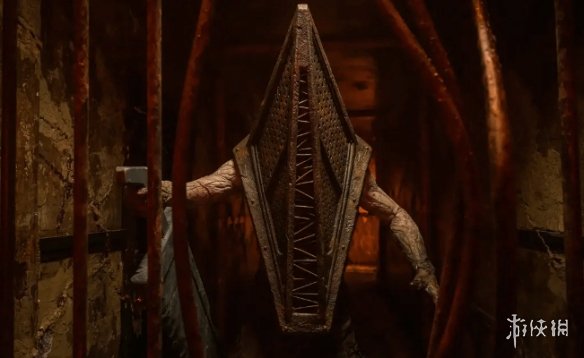 《重返寂静岭》在爆米花指数方面仅获30%的评分，表现出水准堪忧：剧情浮于表面，没有实质内容