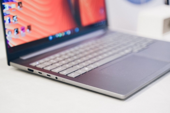 经过实际测试，一台续航时间超过20小时的笔记本电脑，居然还能顺利畅玩3A大作！？