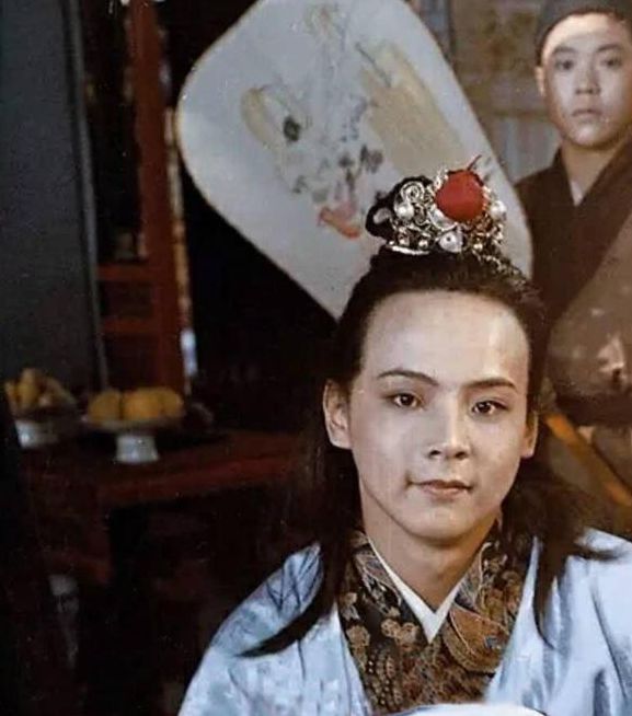 栾童