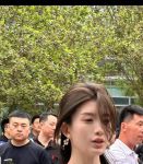 户外直播的姐姐