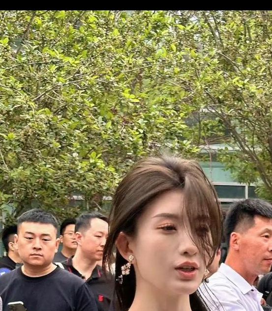 户外直播的姐姐