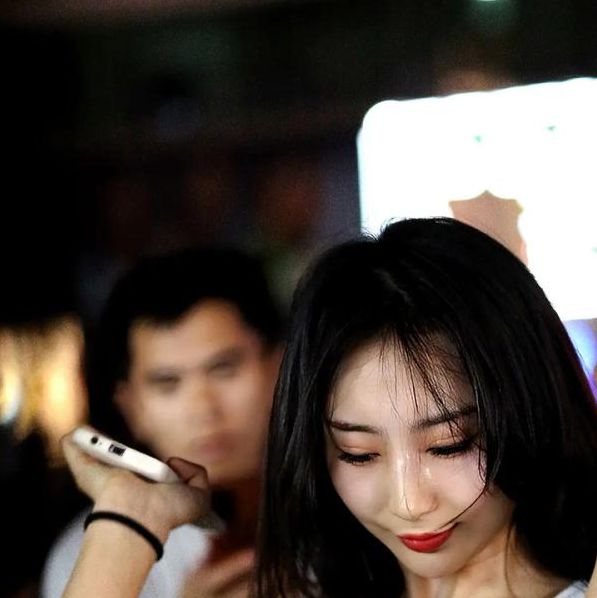 户外直播的姐姐