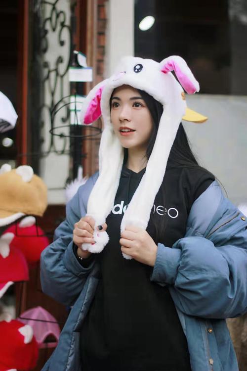 斗鱼叶子户外的老婆