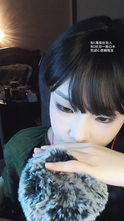 小狐狸直播中女主播