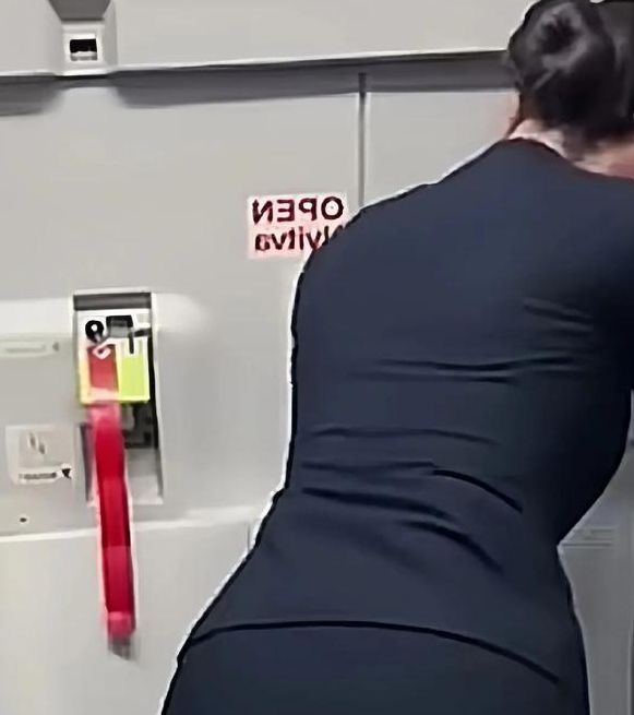 黑色情趣翘臀美女视频