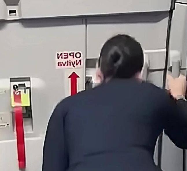 黑色情趣翘臀美女视频