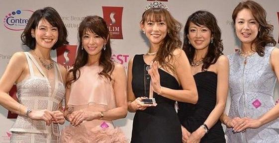 无码初撮六十路人妻系列