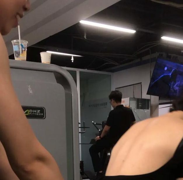 美女潮喷屁股白浆视频