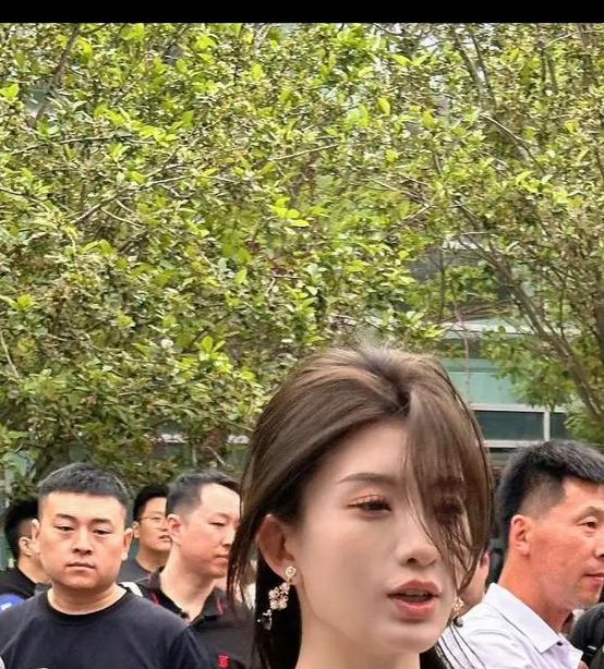 户外直播的姐姐