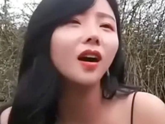 户外直播的姐姐