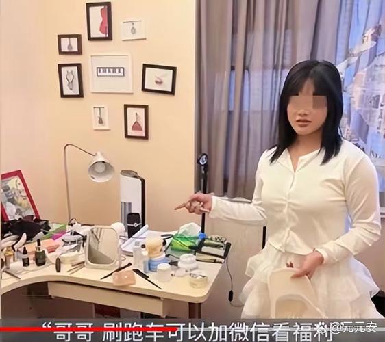 美女主播深夜直播赚30万